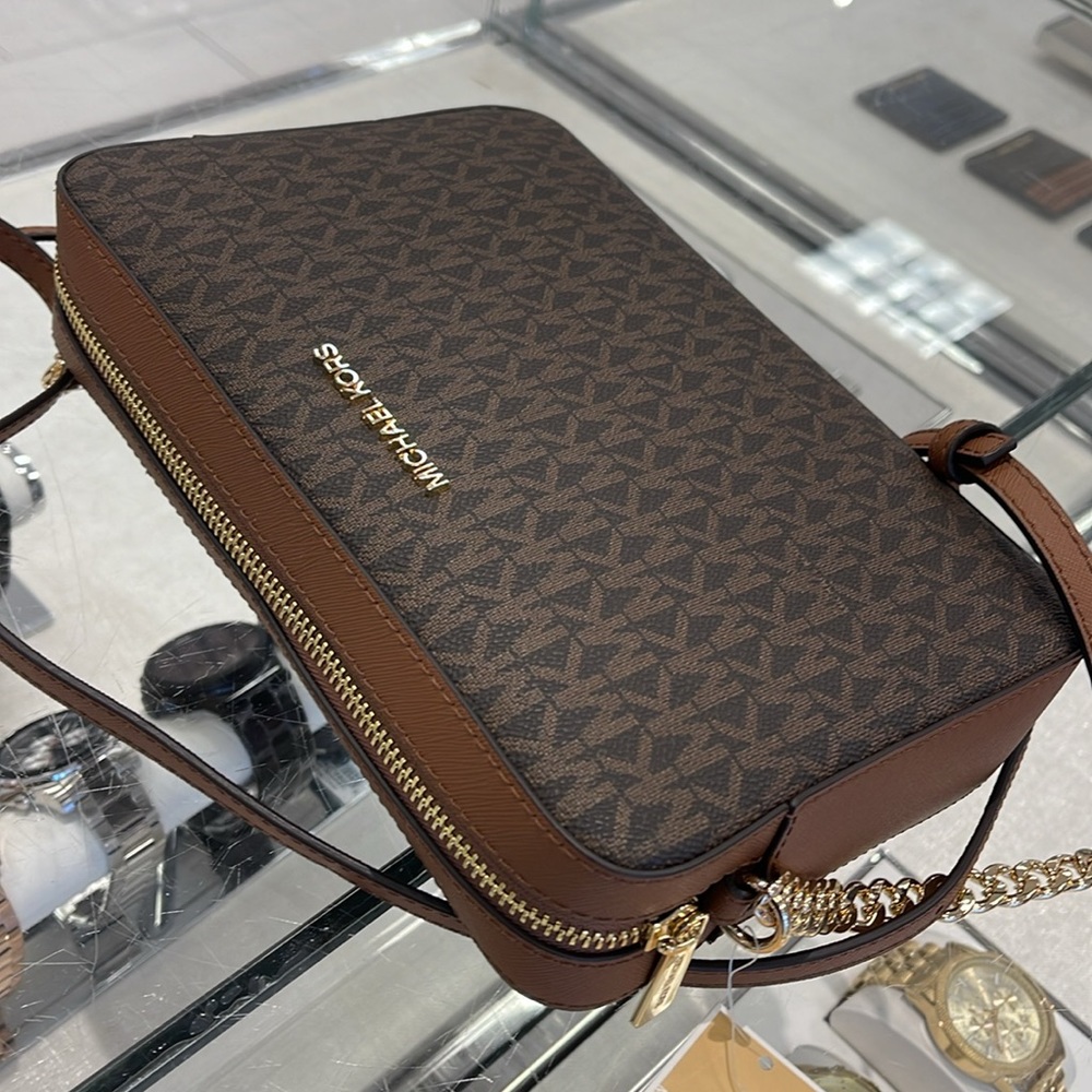 MICHAEL KORS
Jet Set Large East West Zip Printed Logo Crossbody Bag
Brown
NWT - Picture 9 of 16